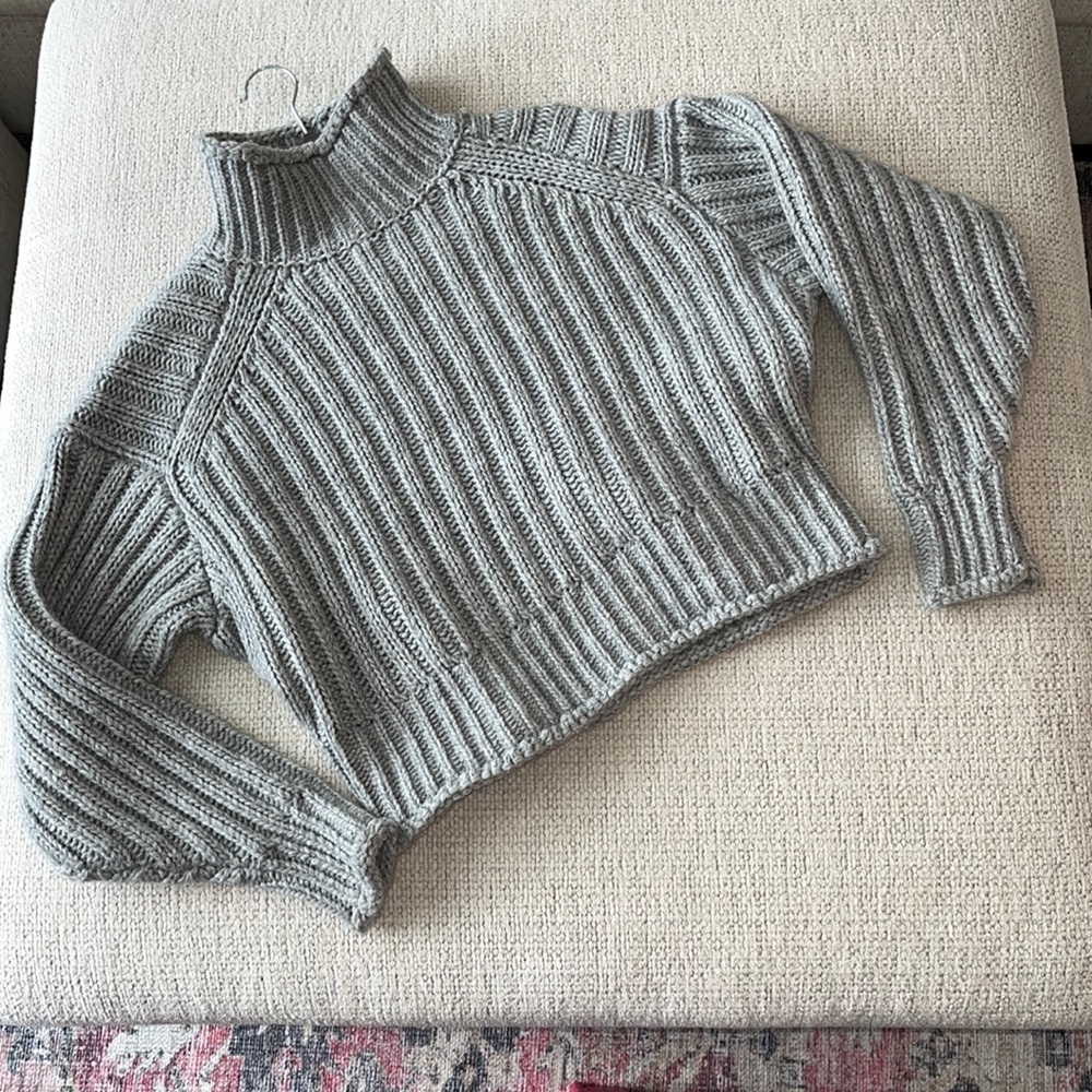 H&M Cropped Knit Turtleneck- Size M